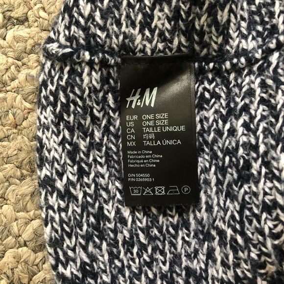 H&M scarf - Picture 4 of 4